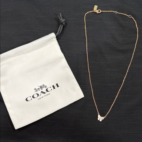COACH
Signature Butterfly Short Pendant Necklace - Picture 2 of 15